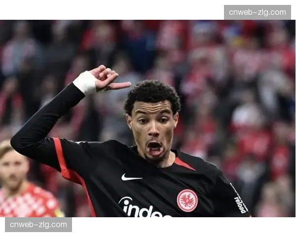 埃基蒂克无对抗受伤被担架抬出，安菲尔德一片寂静